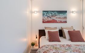 Host Wise - Charming Welcoming Flat - Centrally Located